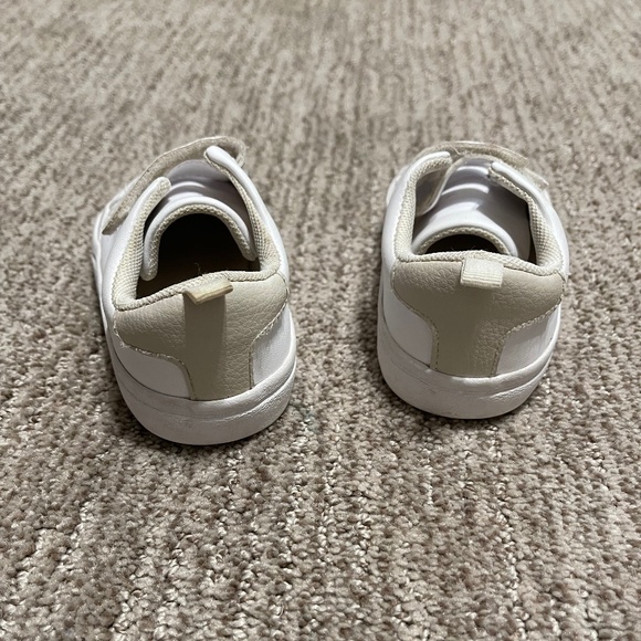 Unisex Toddler White Low-Profile Sneakers – Velcro Closure - Size‎ 11 - Picture 3 of 8